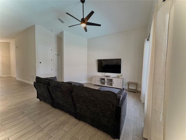 154 CASTLEMAIN CIRCLE, Davenport, FL 33897