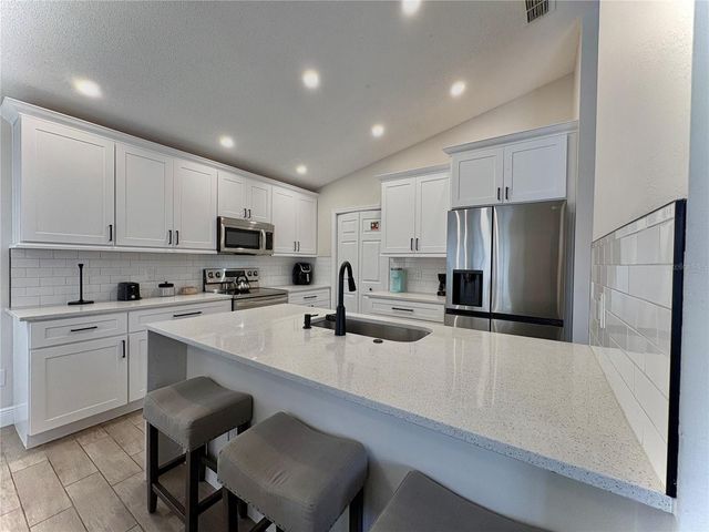 154 CASTLEMAIN CIRCLE, Davenport, FL 33897