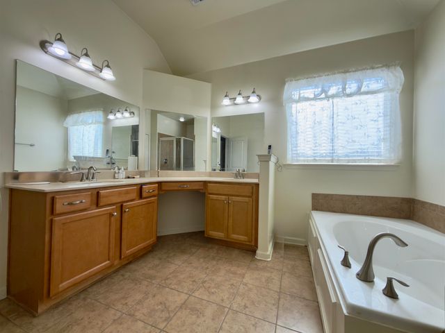 4646 NOB HILL DR, Bartlett, TN 38002