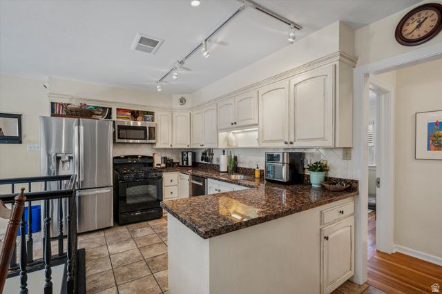 1809 E GUNDERSON LN, Holladay, UT 84124