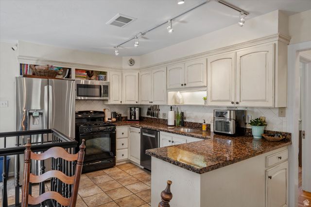 1809 E GUNDERSON LN, Holladay, UT 84124