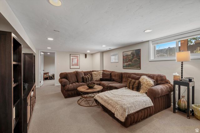 1809 E GUNDERSON LN, Holladay, UT 84124