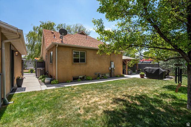 1809 E GUNDERSON LN, Holladay, UT 84124
