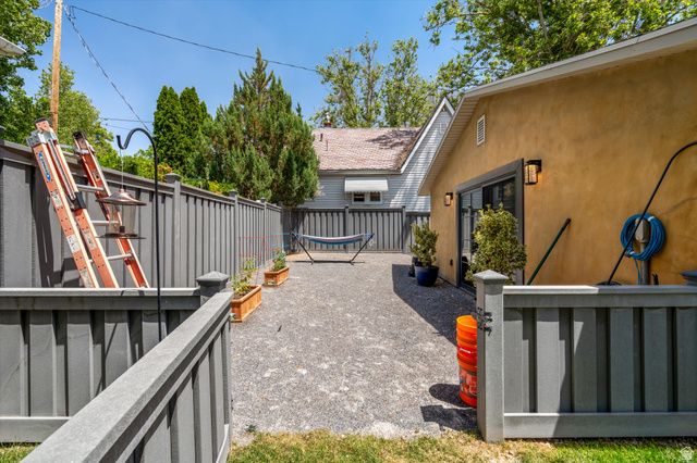 1809 E GUNDERSON LN, Holladay, UT 84124