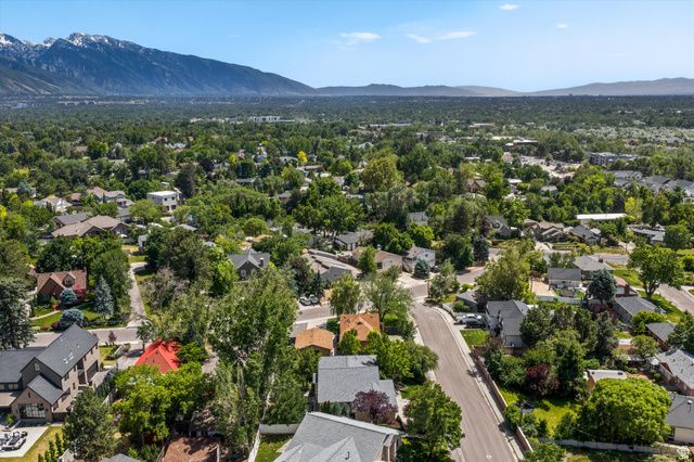 1809 E GUNDERSON LN, Holladay, UT 84124