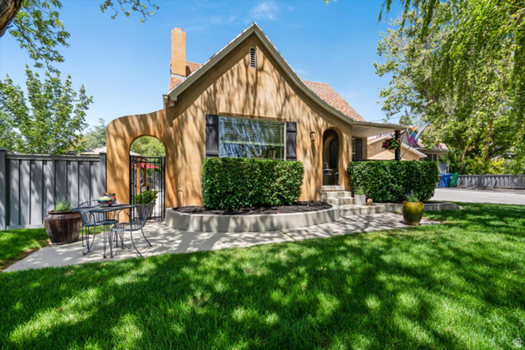 1809 E GUNDERSON LN, Holladay, UT 84124