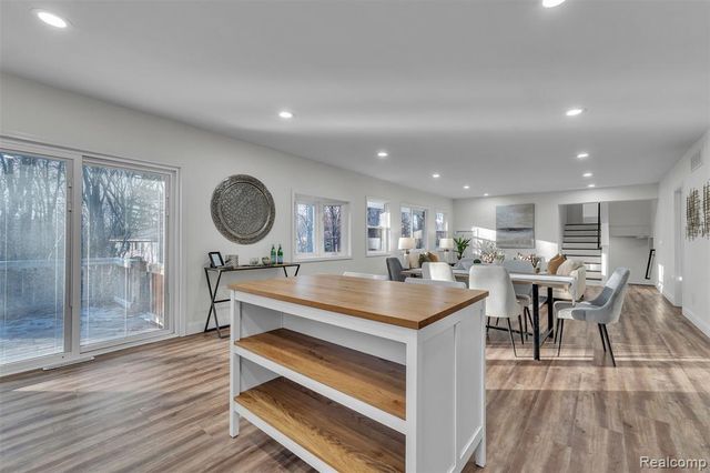 8165 Leonard Drive, Holly, MI 48442