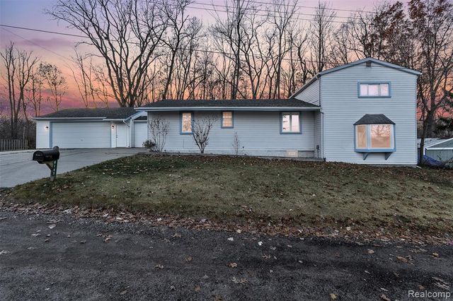 8165 Leonard Drive, Holly, MI 48442