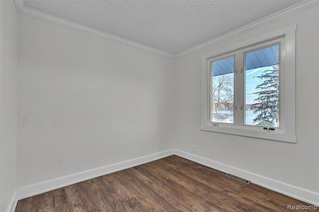 8165 Leonard Drive, Holly, MI 48442