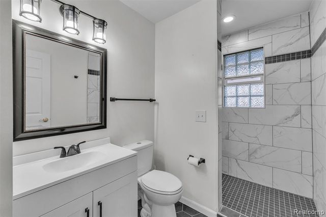 8165 Leonard Drive, Holly, MI 48442