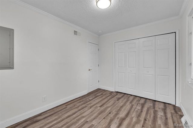 8165 Leonard Drive, Holly, MI 48442