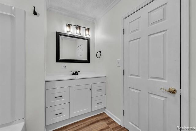 8165 Leonard Drive, Holly, MI 48442