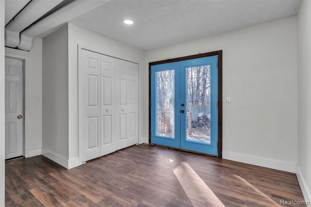 8165 Leonard Drive, Holly, MI 48442