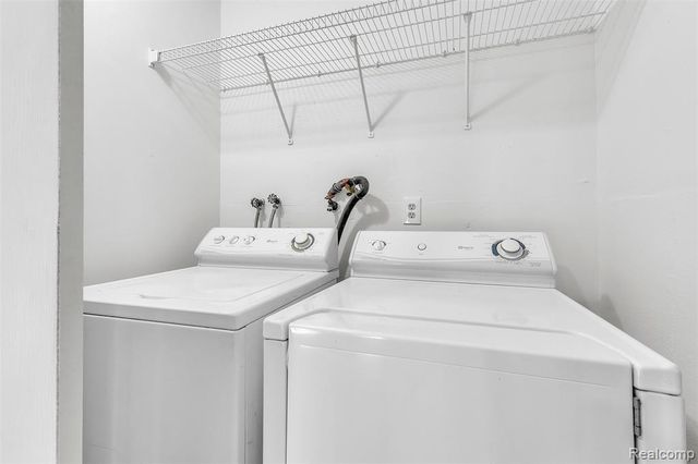 8165 Leonard Drive, Holly, MI 48442