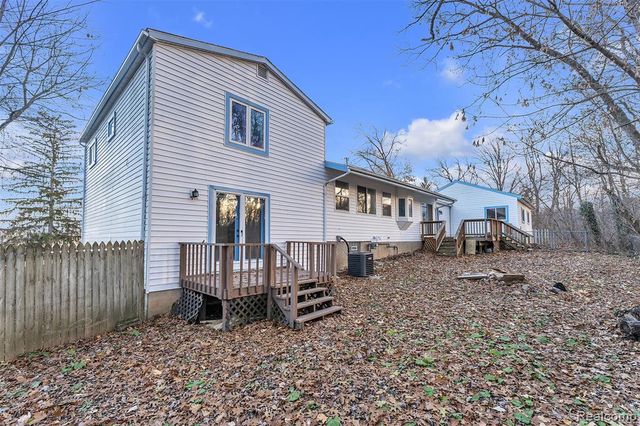 8165 Leonard Drive, Holly, MI 48442