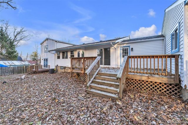 8165 Leonard Drive, Holly, MI 48442