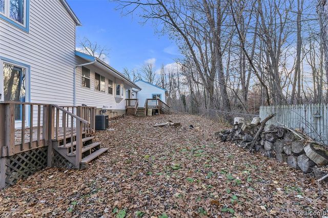 8165 Leonard Drive, Holly, MI 48442