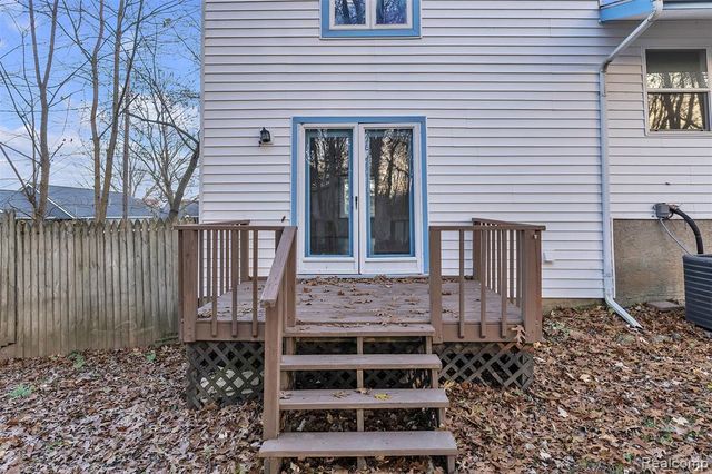 8165 Leonard Drive, Holly, MI 48442