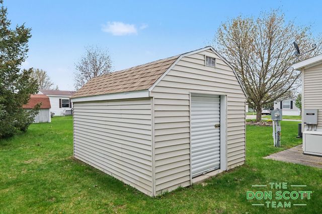 3567 Hollyfield Drive, Cedar Springs, MI 49319
