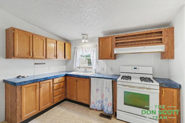 3567 Hollyfield Drive, Cedar Springs, MI 49319