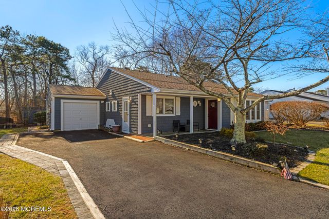 13 Cranberry Drive, Tinton Falls, NJ 07753