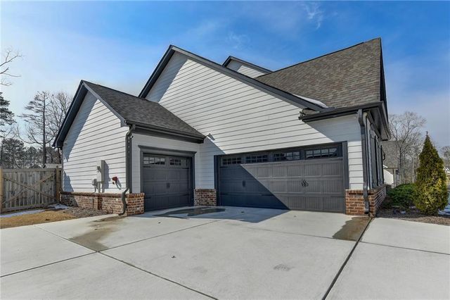 866 Champagne Lane, Hoschton, GA 30548