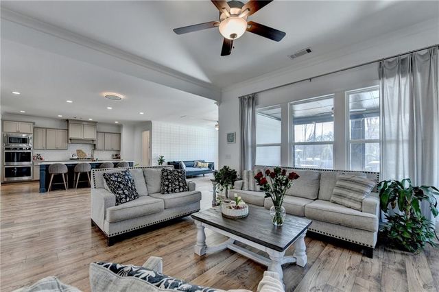 866 Champagne Lane, Hoschton, GA 30548