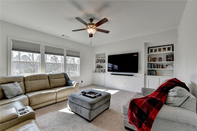 866 Champagne Lane, Hoschton, GA 30548