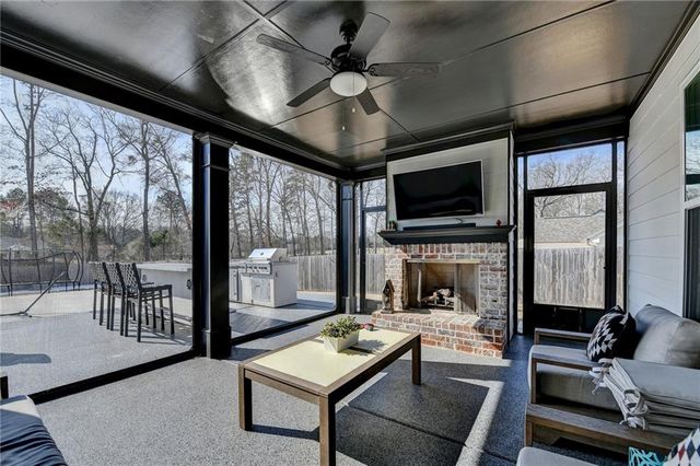 866 Champagne Lane, Hoschton, GA 30548