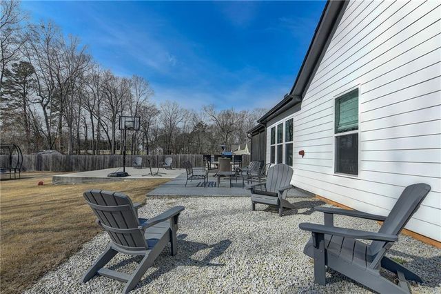 866 Champagne Lane, Hoschton, GA 30548