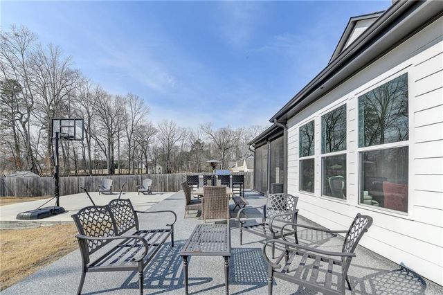 866 Champagne Lane, Hoschton, GA 30548