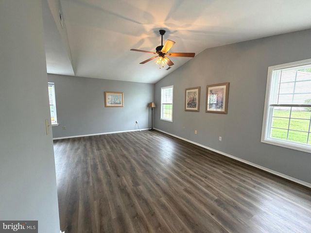 111 CARRIAGE HILL CT, Columbus, NJ 08022