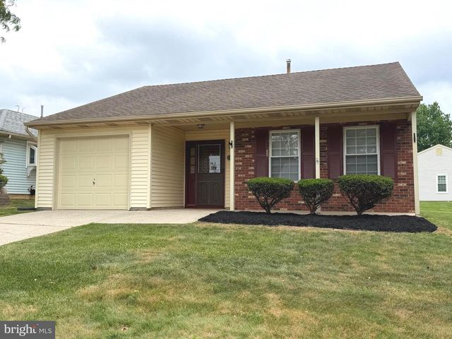 111 CARRIAGE HILL CT, Columbus, NJ 08022