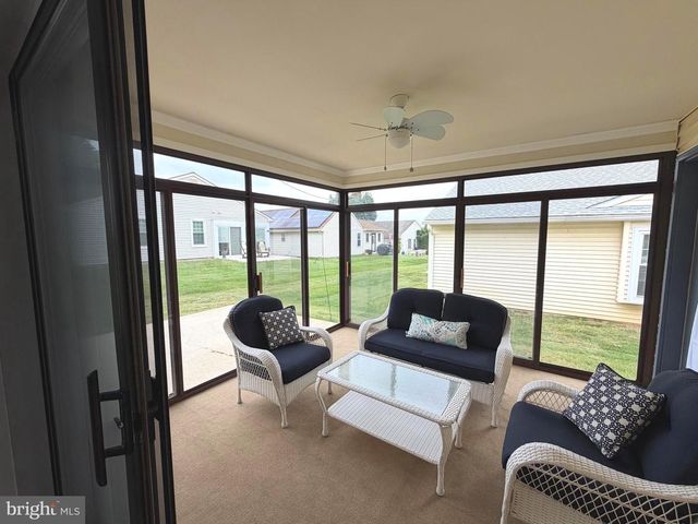 111 CARRIAGE HILL CT, Columbus, NJ 08022