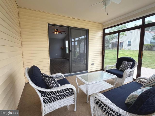 111 CARRIAGE HILL CT, Columbus, NJ 08022
