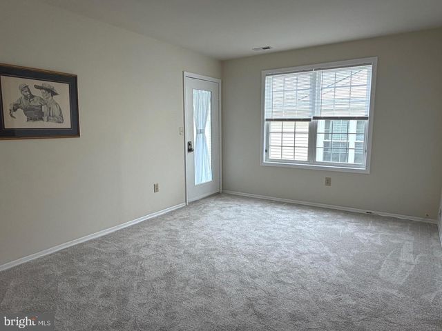 111 CARRIAGE HILL CT, Columbus, NJ 08022