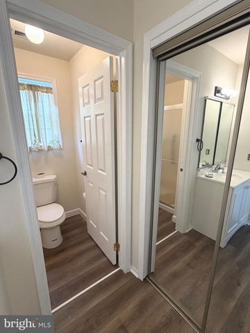 111 CARRIAGE HILL CT, Columbus, NJ 08022
