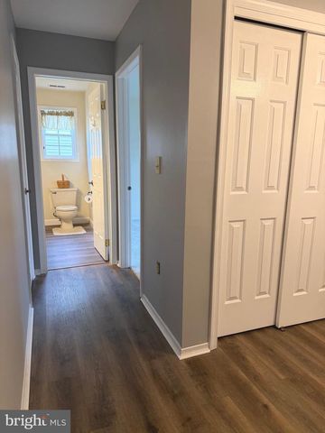 111 CARRIAGE HILL CT, Columbus, NJ 08022