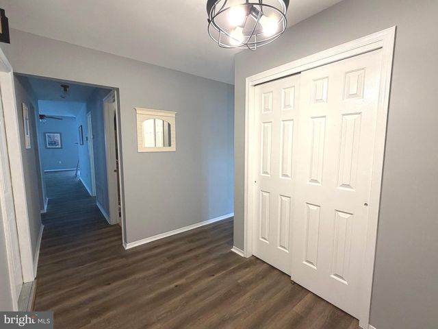 111 CARRIAGE HILL CT, Columbus, NJ 08022