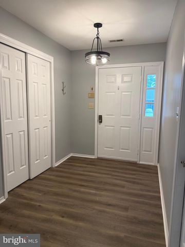 111 CARRIAGE HILL CT, Columbus, NJ 08022