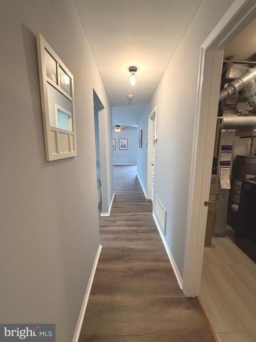 111 CARRIAGE HILL CT, Columbus, NJ 08022