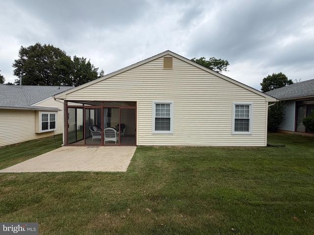111 CARRIAGE HILL CT, Columbus, NJ 08022