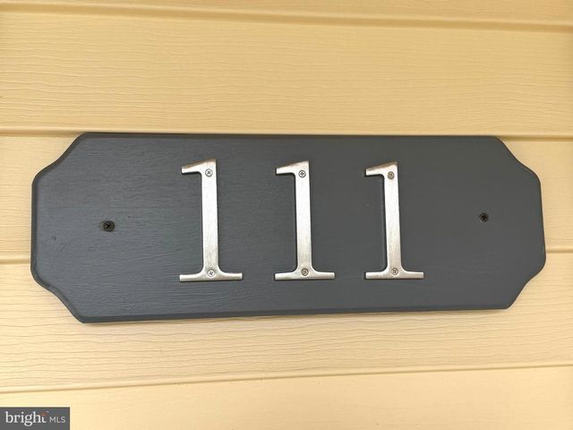 111 CARRIAGE HILL CT, Columbus, NJ 08022