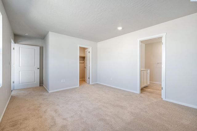 11332 Norfolk Dr, Pasco, WA 99301