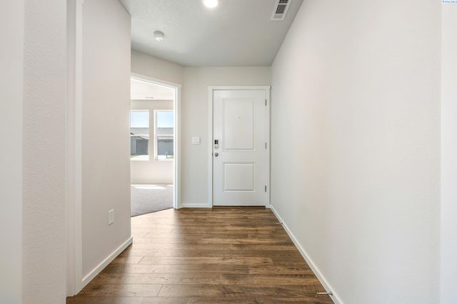 11332 Norfolk Dr, Pasco, WA 99301