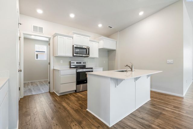 11332 Norfolk Dr, Pasco, WA 99301