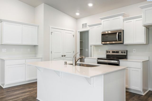 11332 Norfolk Dr, Pasco, WA 99301