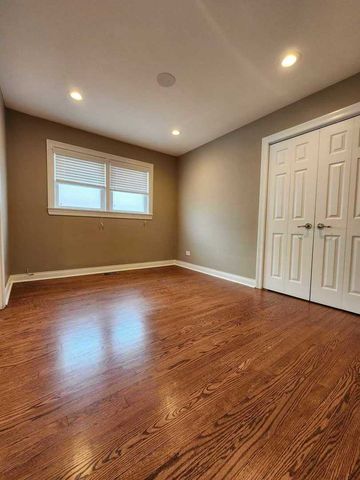 7237 N Oriole Avenue, Chicago, IL 60631