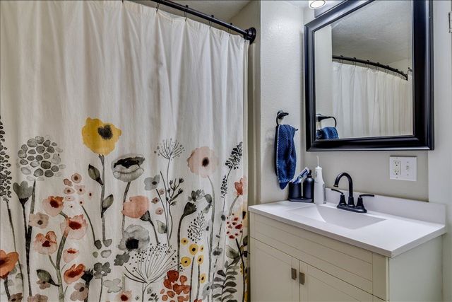 1926 S Bleckley Dr, Wichita, KS 67218