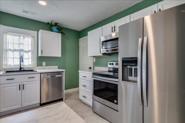 1926 S Bleckley Dr, Wichita, KS 67218